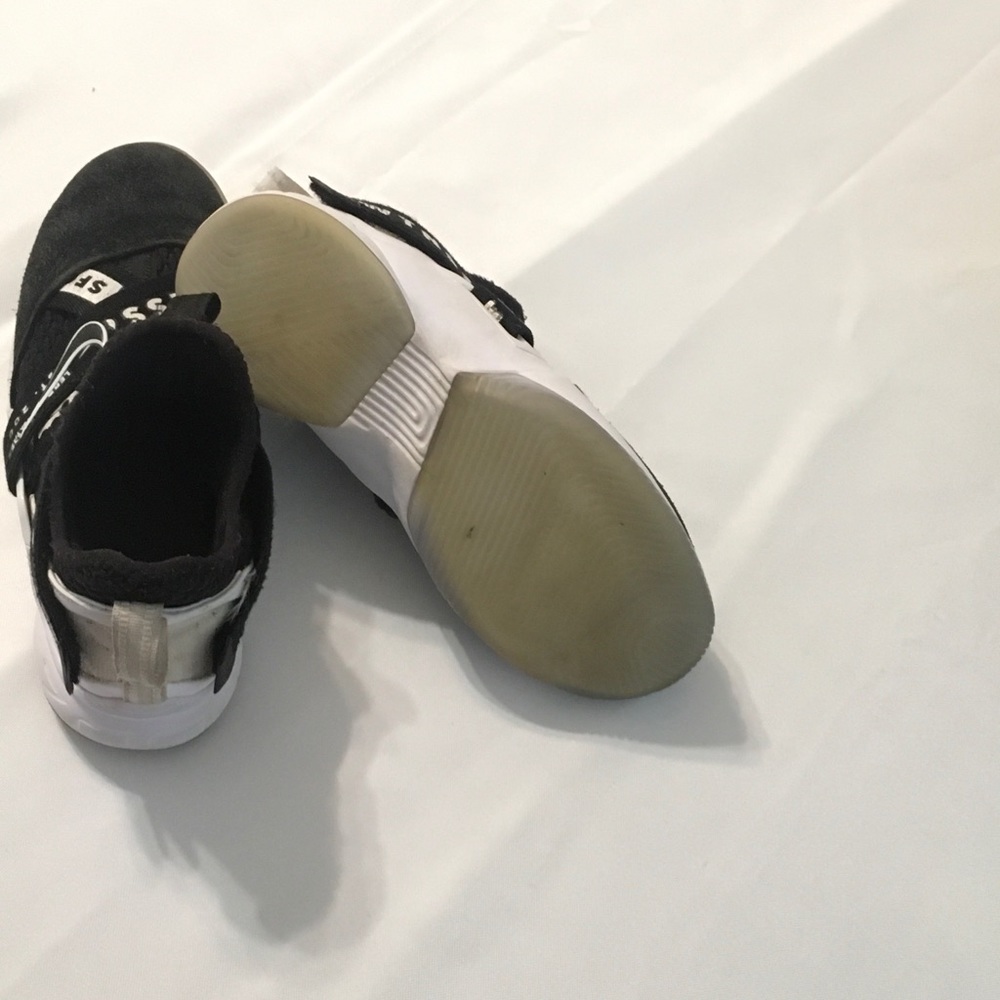 Lebron James sneakers - Picture 5 of 5